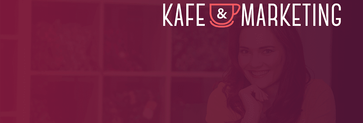 Promo obrázek pro marketingové akce 'Kafe & Marketing' s usmívající se Petrou Plemlovou v barevné halence