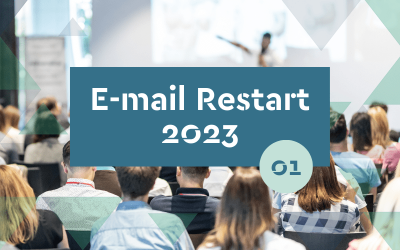 Účastníci konference E-mail Restart 2023 sledují prezentaci o trendech v e-mail marketingu.