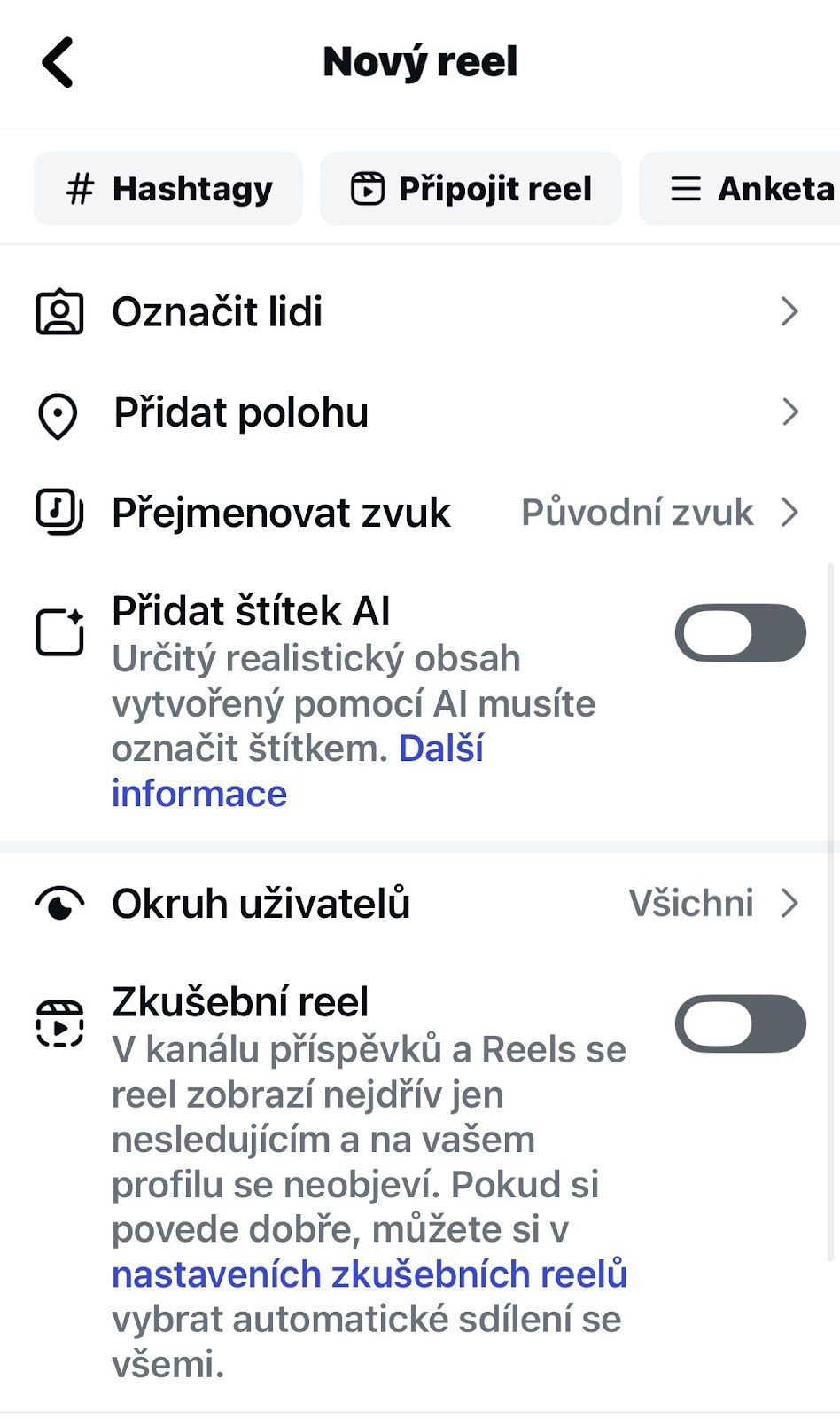 Reklamní bannery pro online založení firmy, osoba u notebooku a muž kontrolující hodinky, zaměřené na rychlou registraci.